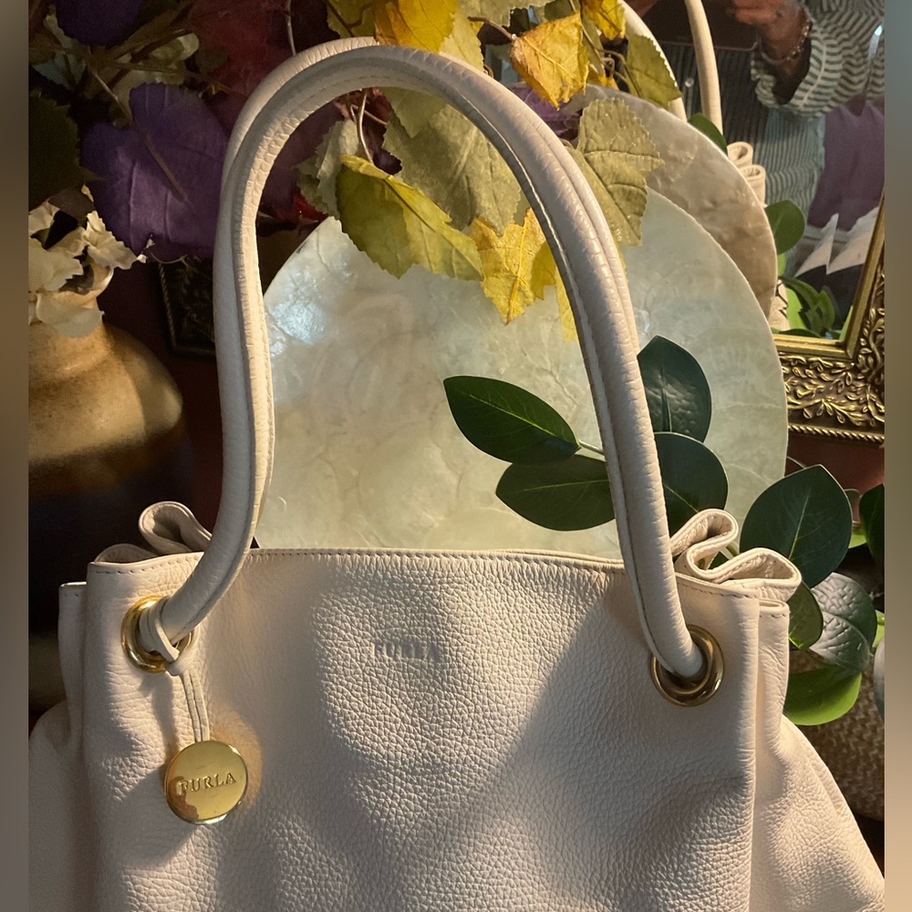 GUC Furla Cream Shoulder Bag - Picture 4 of 15